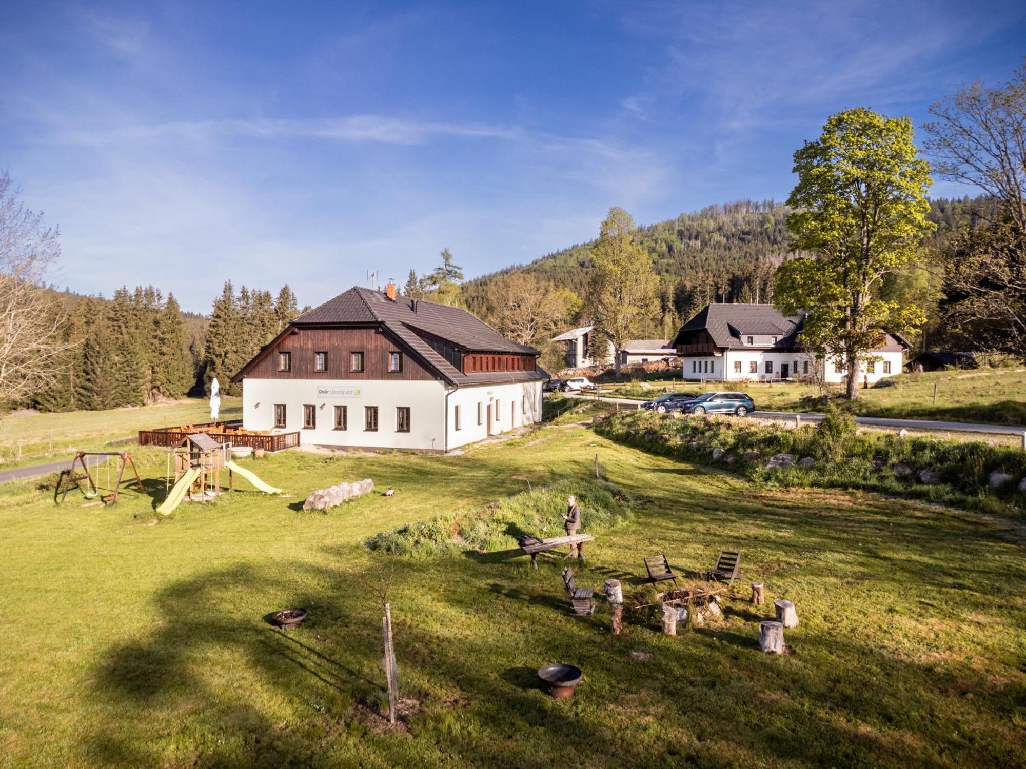 Готель Dvur Liskovy Vrch Стражни Екстер'єр фото